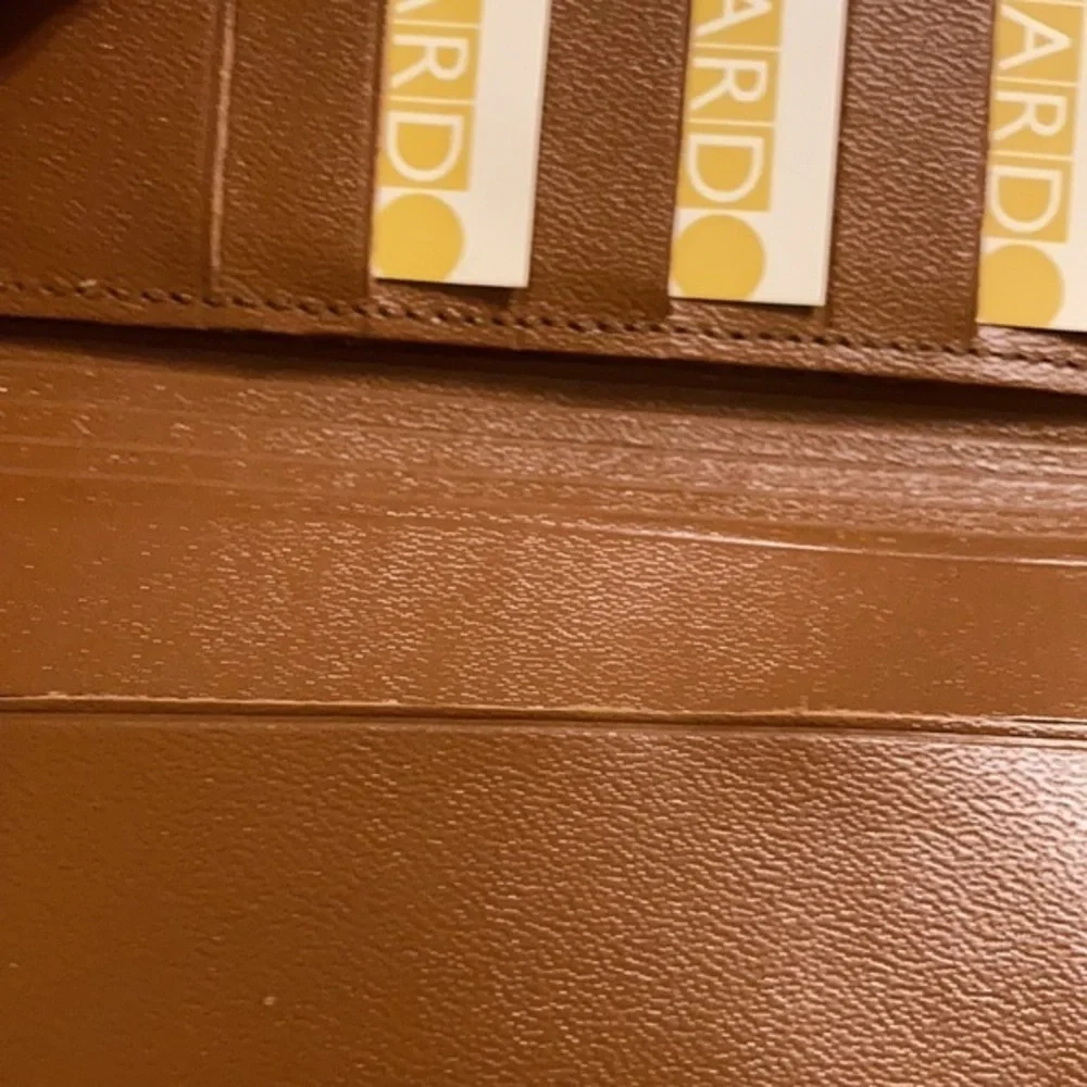 NWOT made in Great Britain caramel leather billfold